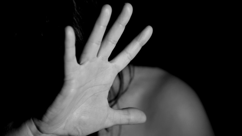 Φρίκη στη Λειβαδιά: 35χρονος βίασε τη 14χρονη κόρη του φίλου του
