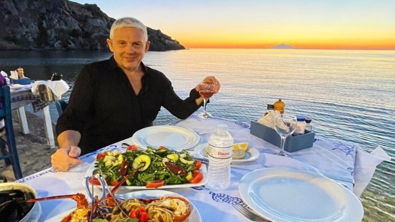Προειδοποίηση από τον Τάσο Δούση: «Ο ελληνικός τουρισμός βρίσκεται ένα βήμα πριν το γκρεμό»
